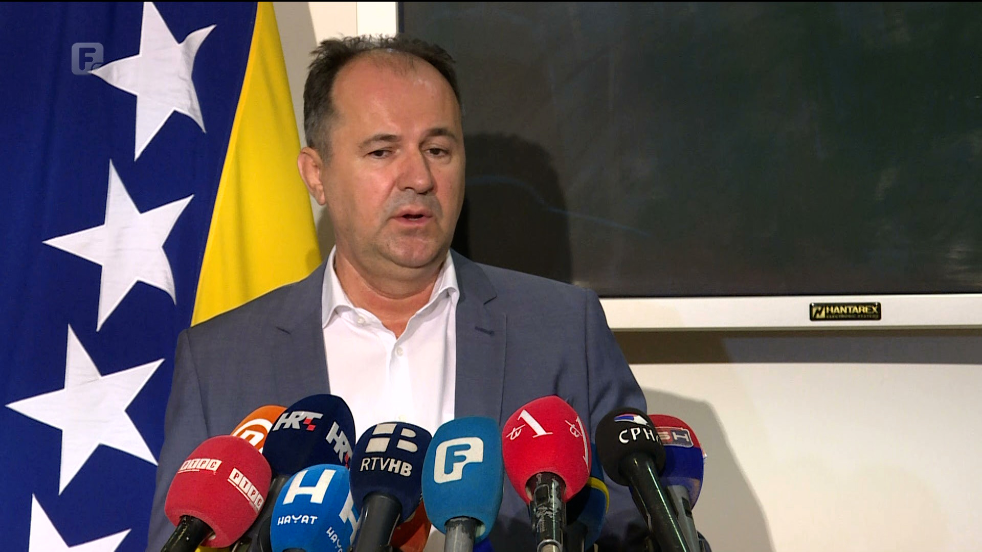 Softić: Dodik od Trojke dobiva šlauf za spašavanje ili mu je ispod stola obećan novac